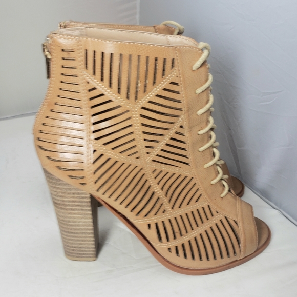 Chelsea Moreland Booties - Picture 4 of 8